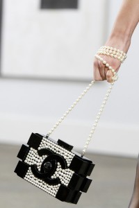 PEARLS ON THE RUNWAY: Pearl Chanel Clutch on the Spring 2014 Runway!