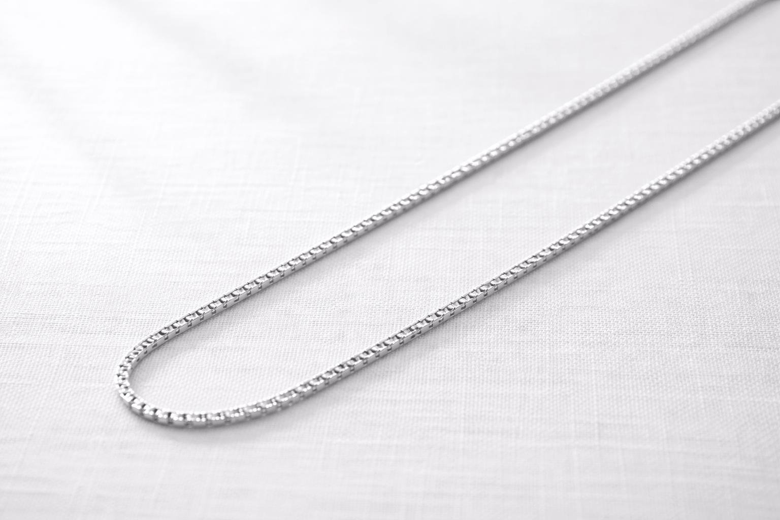 Białe złoto tworzy nowoczesny urok